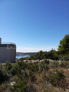 Trogir, Saldun, terreno edificabile 408m2, 400 metri dal mare e dalla spiaggia, vista