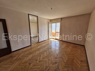 Spalato, Smrdečac, appartamento trilocale 88m2 al 1° piano, ottima posizione