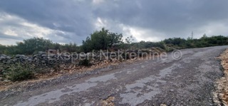 Trogir, Plano, agricultural land 6353 m2, sea view, road