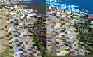 Rogoznica, luxury villa 309 m2 with swimming pool (40m2) only 120 from the sea and beach,