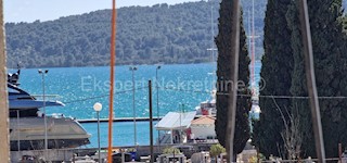 Seget D., 2-bedroom apartment 69m2 + garden 99 m2, new building, furnished, parking