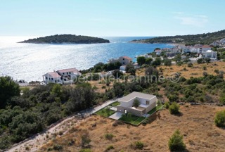 Rogoznica, luxury villa 276 m2 with swimming pool (41m2) only 120 from the sea and beach,