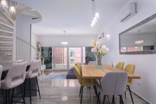 Čiovo, Okrug.G., appartamento su due piani con due camere da letto, garage di 20 m2 e mansarda