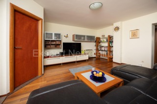 Spalato, Žnjan, appartamento con tre camere da letto 136m2 con vista mare e garage 30m2