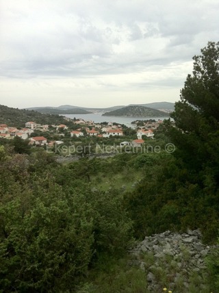 Rogoznica, terreno edificabile in una posizione eccellente, opportunità