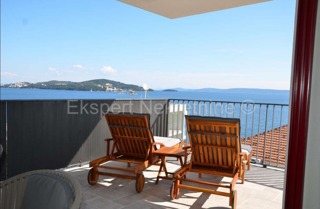 Seget Vranjica, penthouse 95 m2 only 60m from the sea and beach, open view