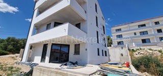 Trogir, Saldun, 3-room apartment 110 m2 + garden 50 m2, large terrace (34 m2), new construction