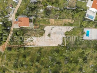 Vinišće, terreno edificabile 1880m2 vicino al mare e alla spiaggia