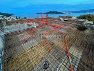 Rogoznica, Ražanj, appartamento con 2 camere da letto 65m2, garage, vista mare