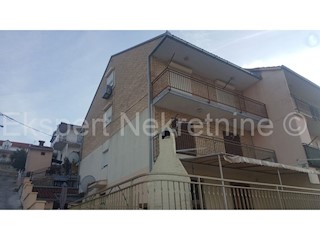 Trogir, Mastrinka, appartamento su due piani 180 m2 con tre garage, vista