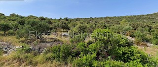 Vinišće, Stari Trogir, terreno agricolo 625m2, 100 metri dal mare