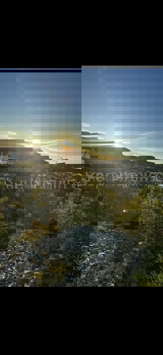 Vinišće, terreno edificabile 900 m2 + 300m2 agricolo, 400m dal mare