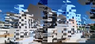 Ciovo, District G, 2-bedroom apartment 89 m2 + 132 m2 garden + swimming pool 15m2