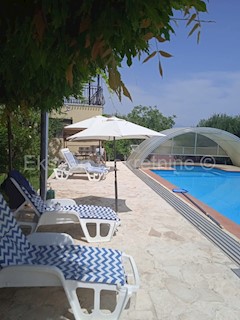 Plano, detached house 520m2 with swimming pool 62m2 on a plot of 790m2