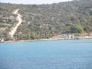 Vinišće, vecchia baia di Trogir, prima fila al mare, 2285 m2, terreno agricolo