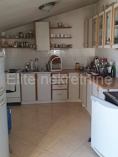 Novi Vinodolski - appartamento in una casa 91,81 m2