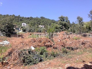Oprić - terreno edificabile con licenza edilizia