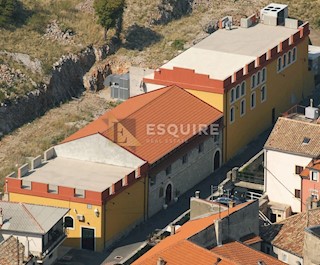 Commerciale Senj, 1.000m2