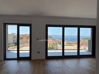Nuovo appartamento con vista mare nel centro di Makarska