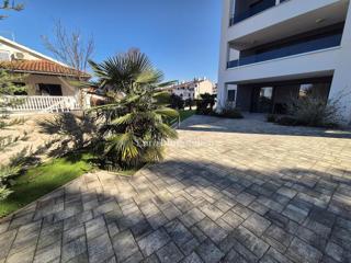 Malinska - appartamento con giardino a 100 m dal mare