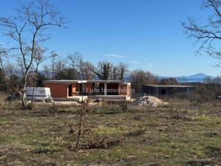 Marčana - casa a un piano in costruzione con piscina