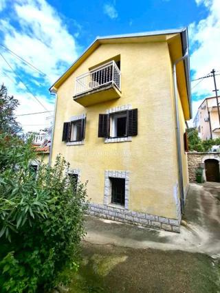 Selce, casa con due appartamenti