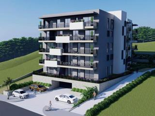 Makarska - nuovo edificio in una posizione attraente