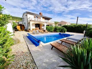 Punat, casa indipendente con piscina in buona posizione