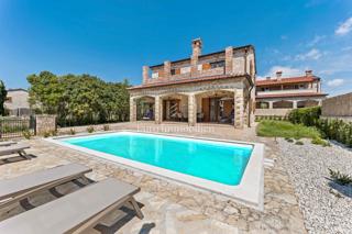 Istria, Svetvinčenat, casa in pietra con piscina