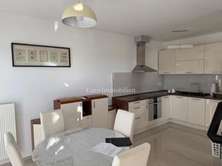 Appartamento a Buzdohanj in un edificio più recente