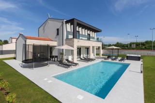 Istria - villa moderna con piscina e campo da tennis
