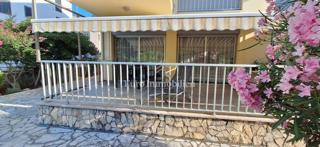 Città di Krk - appartamento arredato con ampia terrazza e piscina