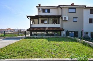Istria, Novigrad - casa con 2 appartamenti e garage