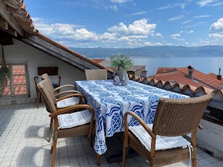 La casa in fila indigena stille mediterraneo con vista mare