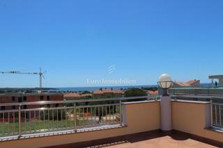 NOVIGRAD !!! Appartamento con terrazza panoramica di 52 m2 e garage