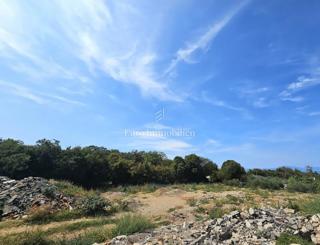 Bel terreno edificabile con vista mare