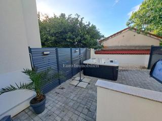 Novalja - appartamento al piano terra con cortile