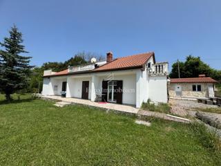 Labin - casa familiare con ampio giardino