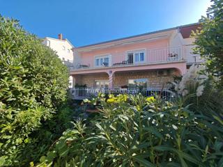 Selce-Piano di una casa con giardino a 150 metri dal mare