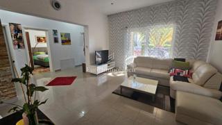 Appartamento bilocale con giardino, a 200 m dal mare – Jadranovo