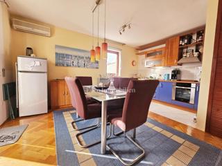 Malinska – appartamento con vista mare, posizione tranquilla