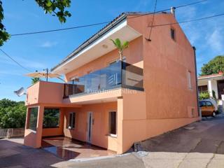 Novi Vinodolski - casa con tre unità abitative