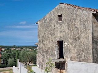 Stone house with building permit for renovation and swimming pool with sea view