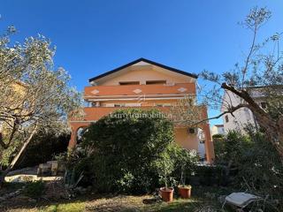 Novalja - casa con 6 appartamenti
