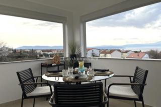 Appartamento recentemente ristrutturato con vista mare aperta