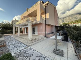 Promajna – Appartamento in una villa vicino al mare
