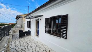 Casa al piano terra a Jadranovo con parcheggio