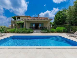 Casa in pietra con piscina e ampio giardino, Buje
