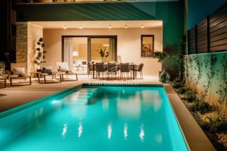 Moderna casa con piscina vicino a Parenzo