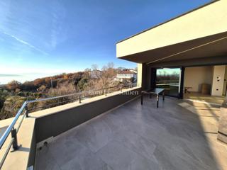 Attico arredato in un nuovo edificio